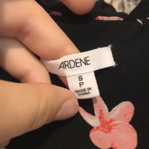 🌻 Short Sleeve Button Down Floral Shirt - Picture 6 of 6